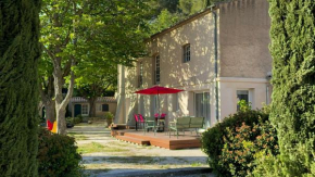 Au calme dans la campagne Aixoise, entouré de cyprès